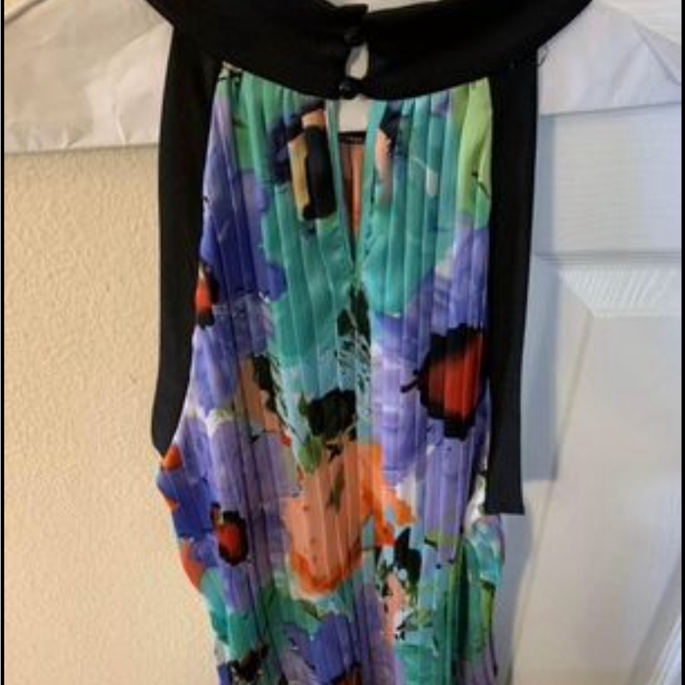 Essential by Milani top like new